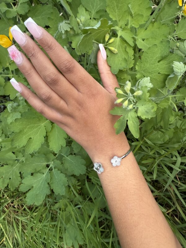 "Lina" Personnalisez votre style avec une touche de couleur et de fleurs. 🌸 – Image 8