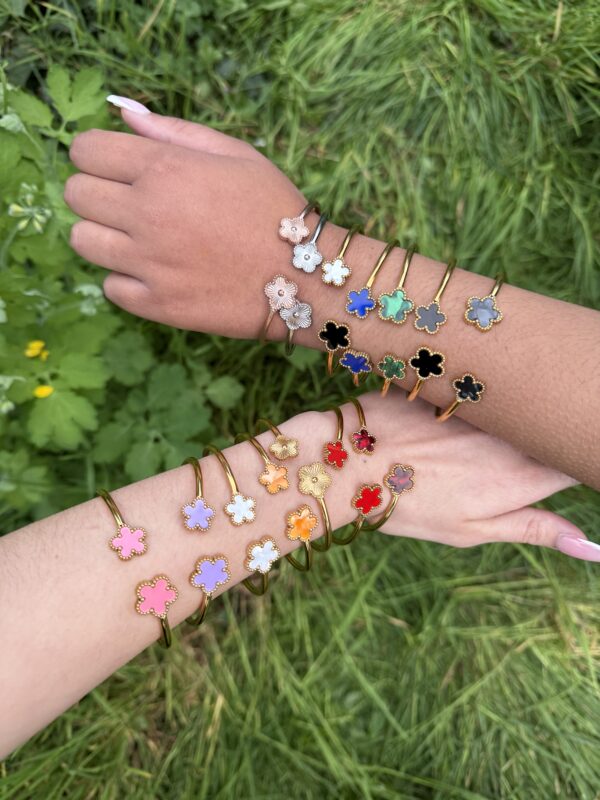 "Lina" Personnalisez votre style avec une touche de couleur et de fleurs. 🌸