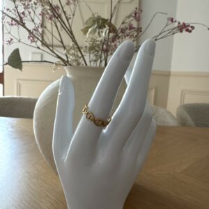 🤍  Perla   Une bague dorée perlée, douce comme une brise d’été.